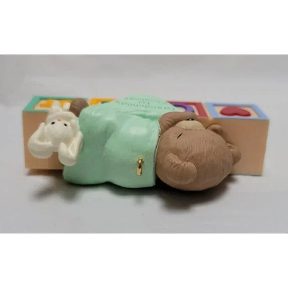 1995 Hallmark Keepsake Ornament GRANDCHILD'S FIRST CHRISTMAS Teddy Bear Sleep - Picture 9 of 16